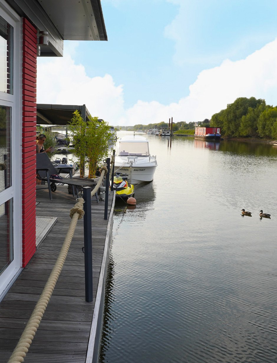 Hitdorfer Hafen und Rheinlandschaft